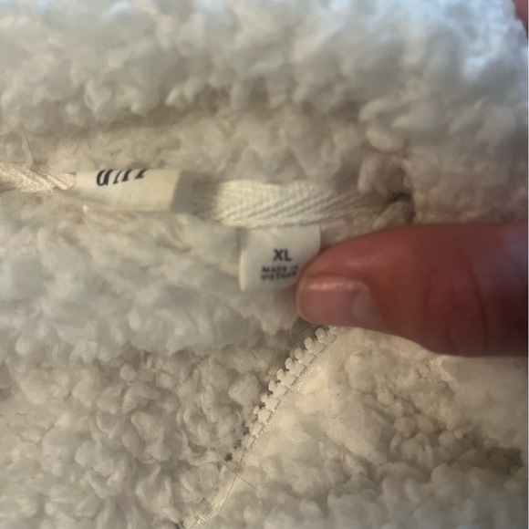 Gap white furry fleece pullover xl - Picture 3 of 9